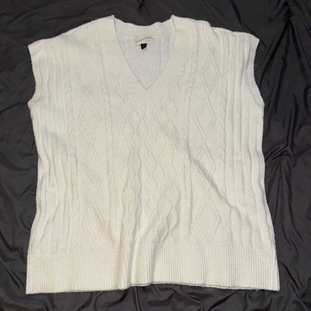 Universal Thread Women's Cable Knit Sweater Vest Large Cream V-Neck Sleeveless